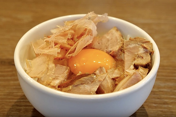 市ヶ谷 中華そばコヨシ 卵飯 全景