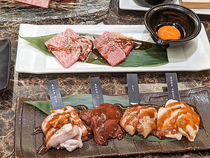 西武新宿駅の焼肉店、X牛の焼肉、黒毛和牛カルビ