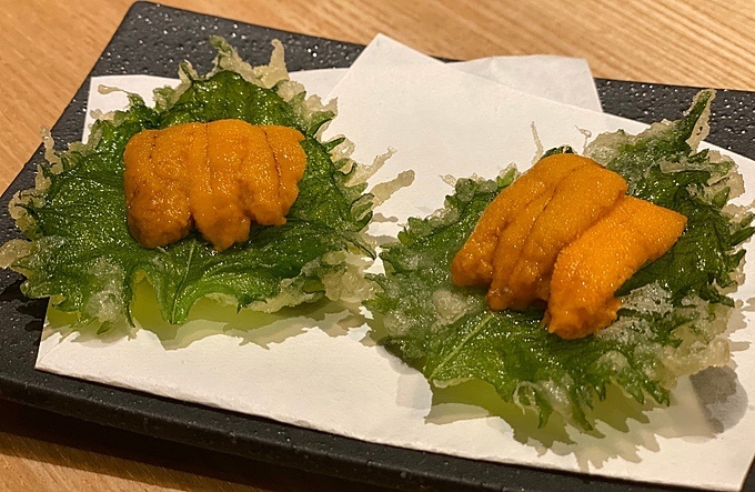 中目黒駅近くの天ぷら店、オリーブオイル天ぷらと和酒サカツヤのうに大葉