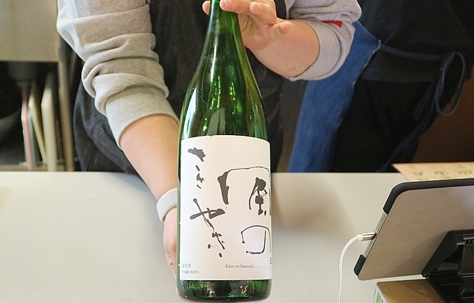 横浜赤レンガ倉庫で開催中の日本酒イベント「酒処 鍋小屋2020」の日本酒「風のささやき」