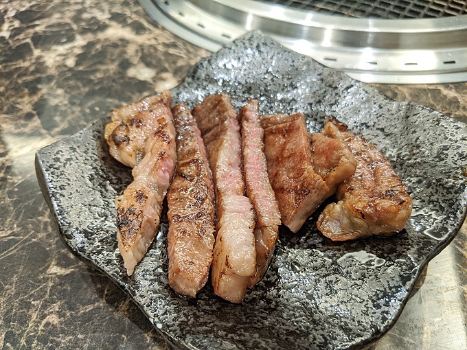X牛 焼肉 マキの断面