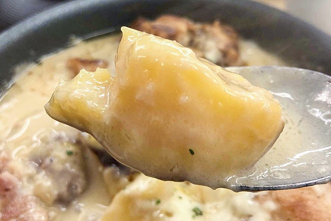 松屋のジョージア料理『シュクメルリ鍋」のさつまいも