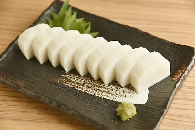 神田にある瓦そば専門店『瓦.Tokyo 神田 Y‐STYLE』の板わさ画像