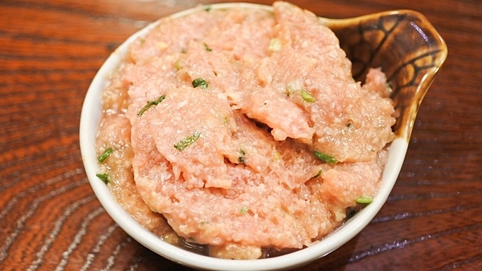 東京都千代田区麹町の居酒屋『竹とんぼ』のちゃんこ鍋の具材「つみれ」
