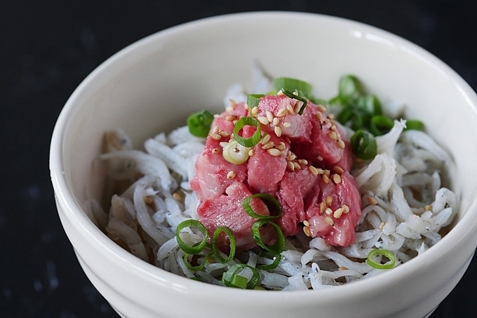 都心で人気位の焼かない焼肉店『29ON』の和業態『29ON 池袋店』の肉しらす丼