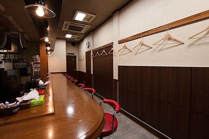 亀有のラーメン屋『らーめん一辰』の内観画像