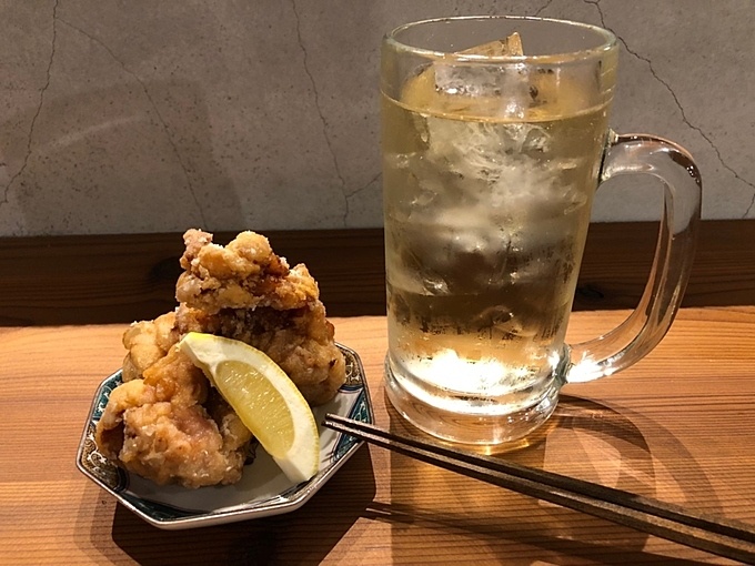 兵庫県神戸市、神戸駅にある1階はビストロ『スタンドトキ』、2階は大衆居酒屋『トキ』のハイカラセット