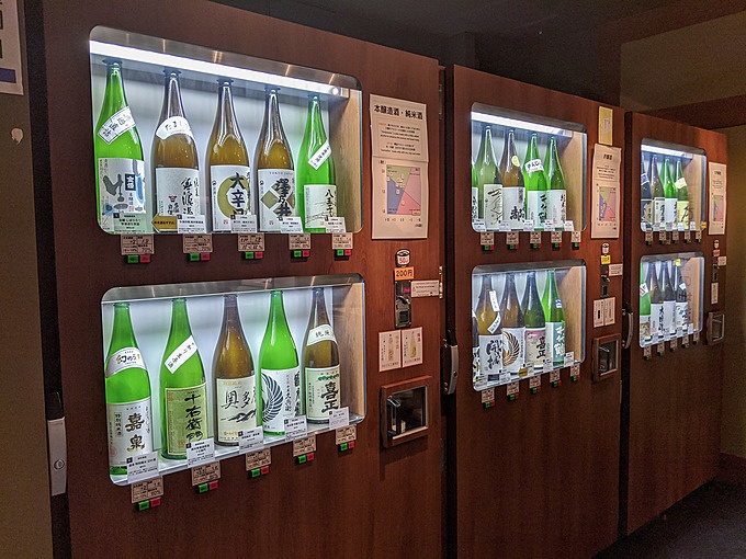 -両国-江戸NOREN内の居酒屋、東京商店の日本酒自動販売機