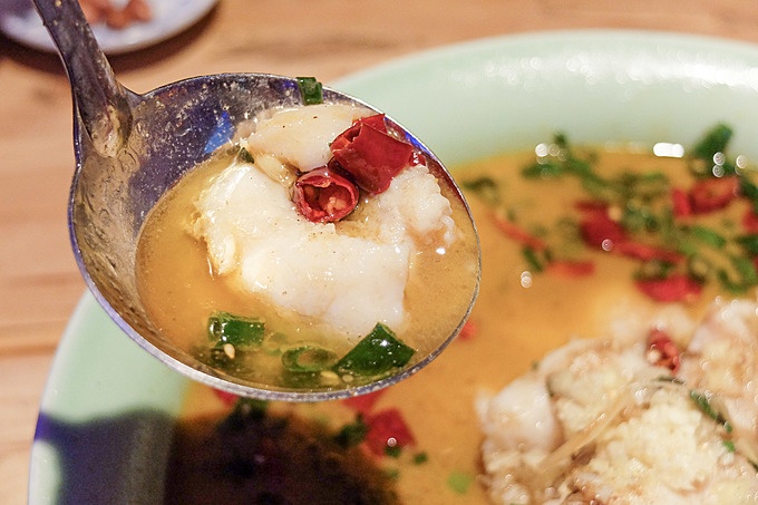 大久保の湖南料理専門店『淘湘記(とうしょうき)』の魚の旨辛煮