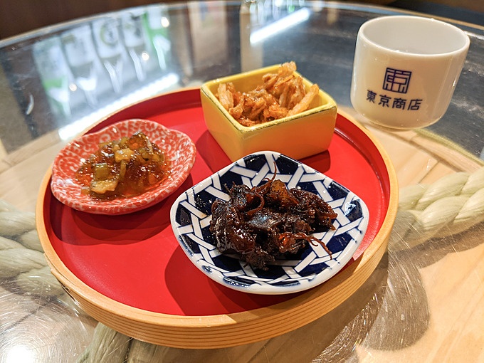 -両国-江戸NOREN内の日本酒と東京特産おつまみ3点盛り