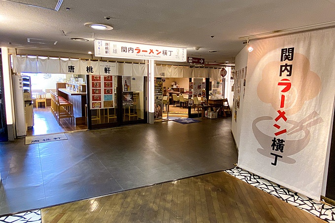 横浜関内のラーメン横丁『関内ラーメン横丁』の内観