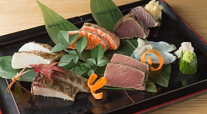 東京都渋谷区渋谷の藁焼きが名物の海鮮居酒屋『煌煌庵』の「藁焼きの盛り合わせ」