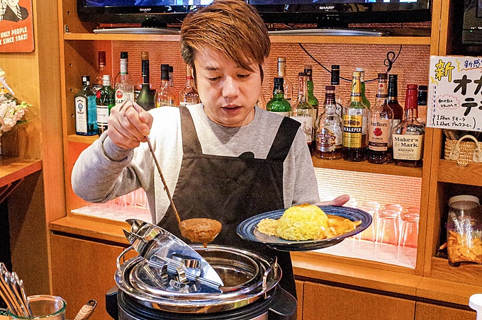 三軒茶屋の間借りカレー「マキオカリー」のオーナーのかもめんたる・槙尾ユウスケ
