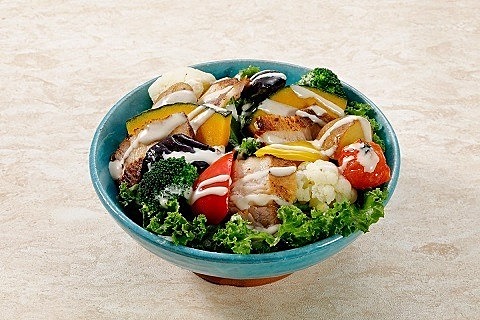 『洋丼屋ONE BOWL』の8種野菜とスパイスポークボウル