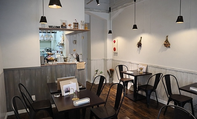 東京都新宿区西早稲田・高田馬場のカレー専門店『Spice Curry&Cafe scent』の内観写真