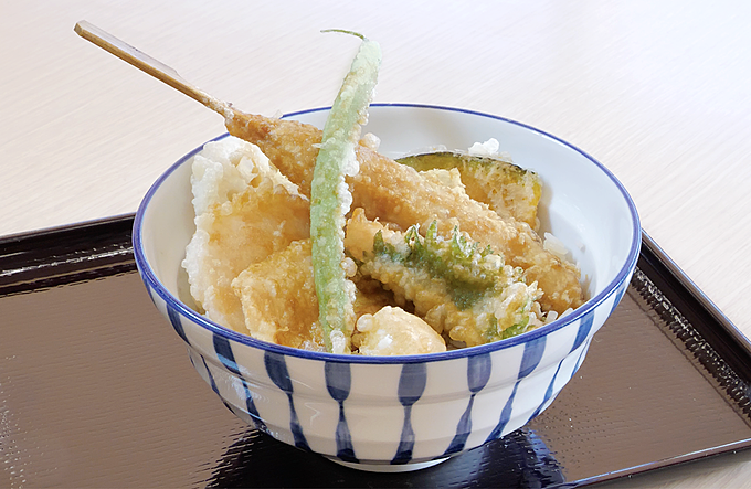 『天丼・天ぷら本舗 さん天』の期間限定商品「鶏づくし天丼」