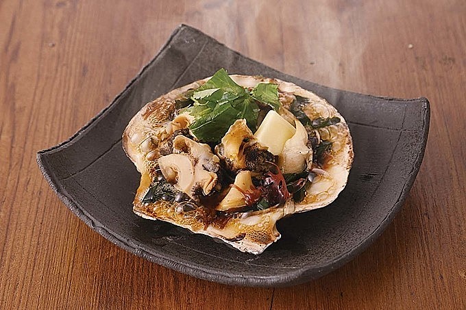『キタノイチバ 那覇新都心店』のつぶ貝の醤油バター焼き