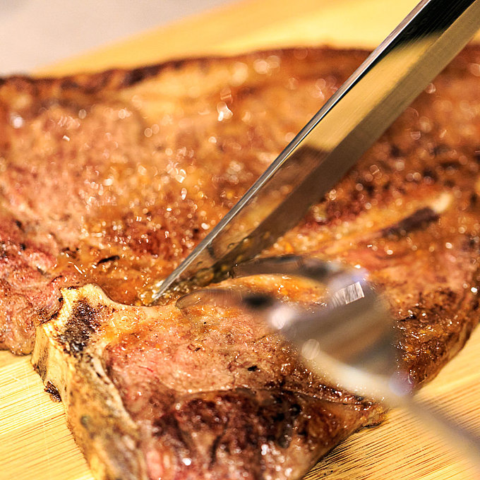 2020年2月肉の日のイベント「肉バル Bar&Grill motto」の「Tボーンステーキ」
