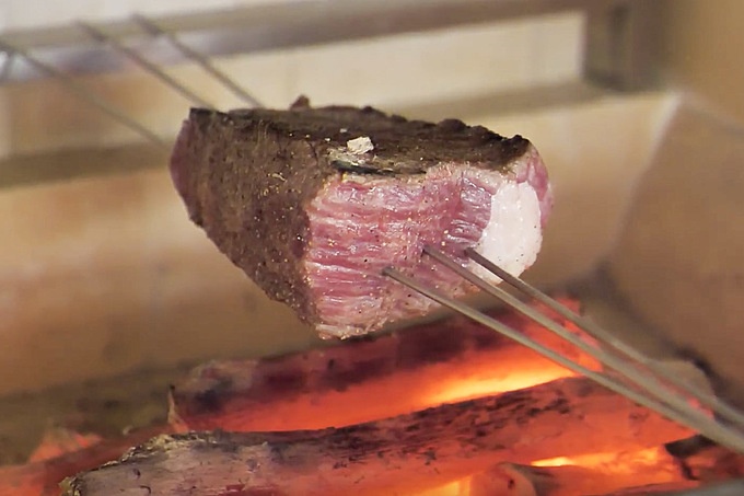 銀座 TCC ROGAMA STEAK やいているところ