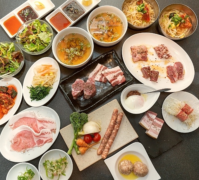 渋谷の焼肉店『もぐり』のコース写真