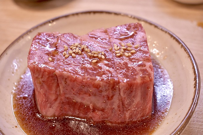 『炭火焼肉ホルモン三四郎 高円寺店』の上カイノミ