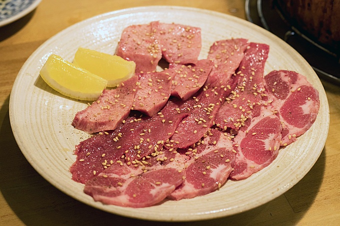 『炭火焼肉ホルモン三四郎 高円寺店』のタン塩全部盛り