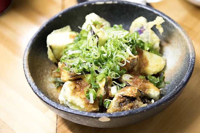 萩之茶屋の大衆居酒屋『あーる&あーる』の「茄子天ガーリック」