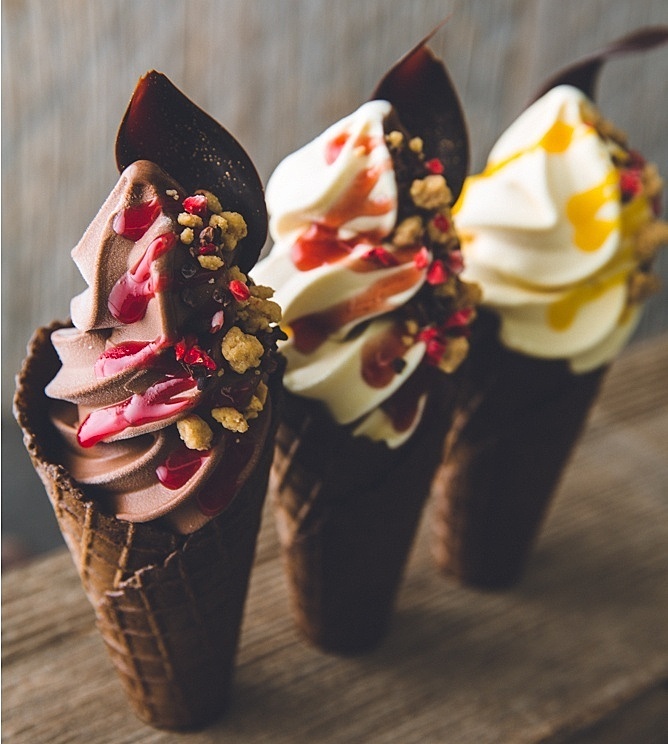 銀座のおすすめチョコレート店『デカダンス ドュ ショコラ 銀座本店』の「ソフトクリーム」