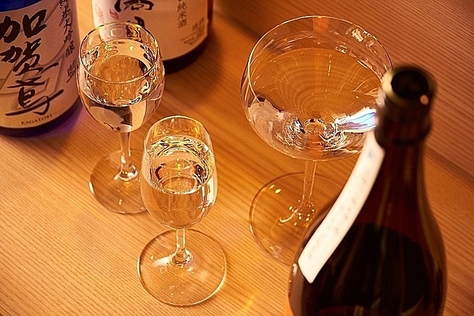 神田の日本酒が充実の店『鮨と酒 魚伸』の「利き酒3種」