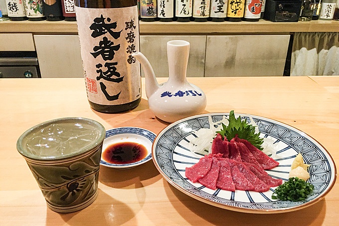 八丁堀「焼酎ダイニングだけん」の馬刺しと武者返し