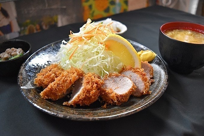 『嬉嬉豚とんかつ 君に、揚げる。』のヒレカツ定食