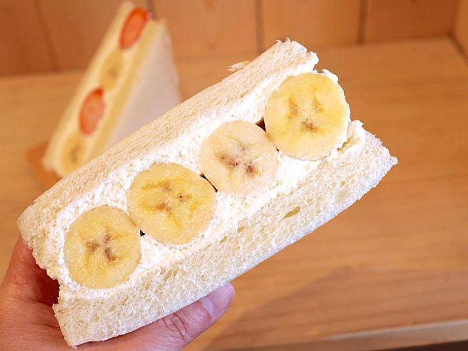 とうきょうスカイツリー駅そば、向島「バナナファクトリー」のバナナサンドイッチはバナナたっぷり