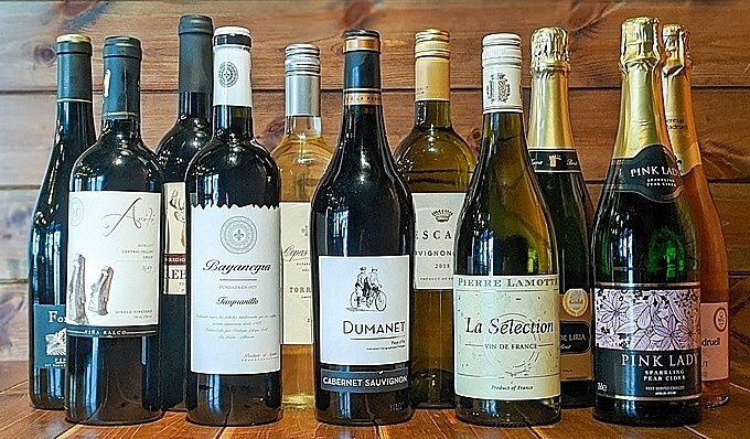 『炭火とワイン』の「ボトルワイン飲み放題」