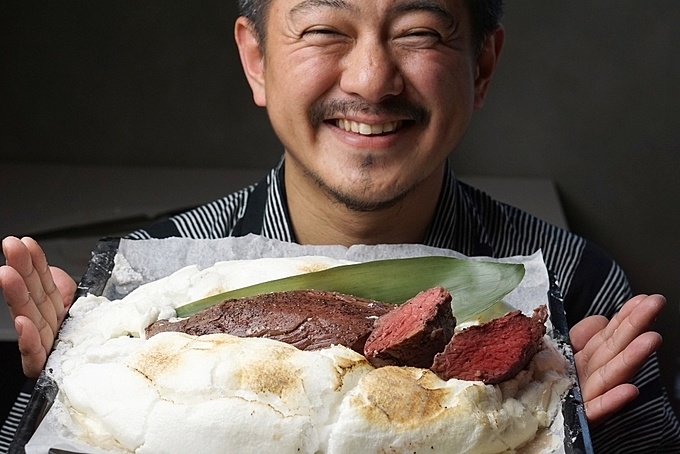 銀座にある会員制焼肉店『29ON』の総支配人サンチェス下田