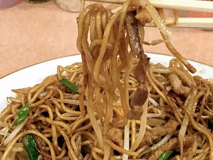 焼きそば専門店『あぺたいと』の「両面焼きそば」のパリパリ麺