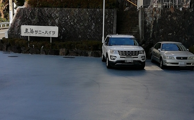熱海の洋食店『みのる亭』の駐車場