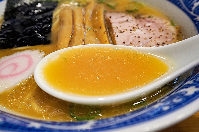 中野エリアのラーメン店『中華そば 青葉』の「中華そば」