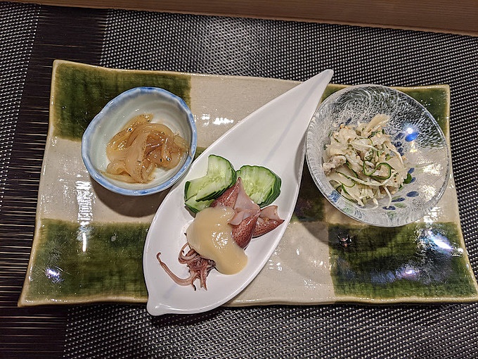 東京・神田『鮨と酒 魚伸』の季節の前菜3種盛り