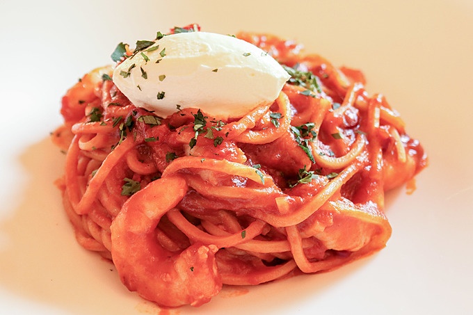 カフェラ・ボエムの低加水パスタフレスカの小海老とマスカルポーネのトマトソース