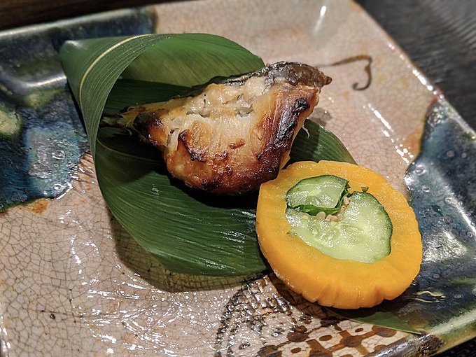 東京・神田の『鮨と酒 魚伸』の焼き物
