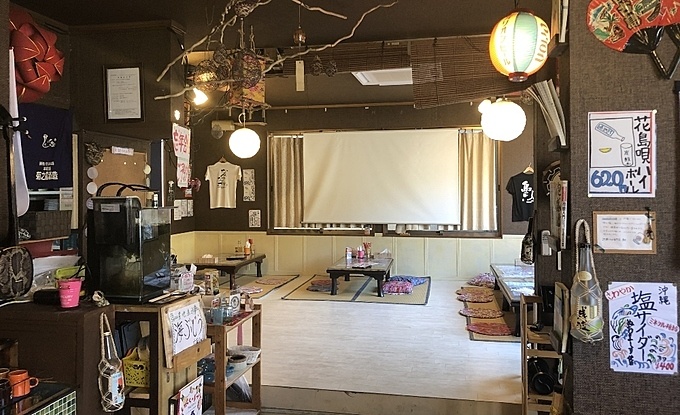 東京都八王子にある、居酒屋利用ができる沖縄そば専門店『沖縄料理と創作料理の店 沖縄そば専門店和』の内観写真