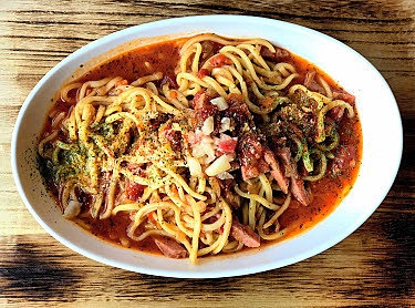 東京都八王子にある、居酒屋利用ができる沖縄そば専門店『沖縄料理と創作料理の店 沖縄そば専門店和』の「沖縄そばを使ったパスタ」