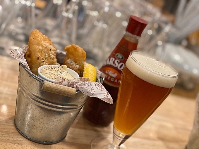 東京都新宿区高田馬場にあるビアレストラン『高田馬場ビール工房』の「ビール衣のFish&Chips」