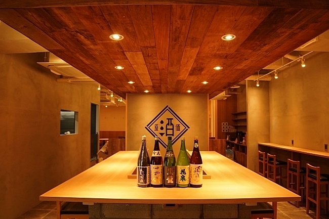 日本酒飲み放題『日本酒原価酒蔵』の内観