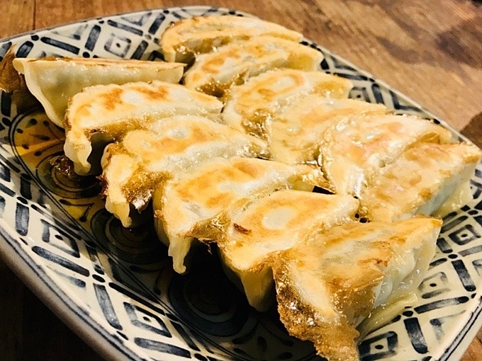 東京・渋谷にある日本酒が豊富な居酒屋『ほの字』の「焼き餃子」