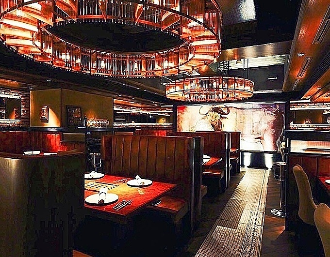 東京都・新橋にある焼肉店『YAKINIKU FUTAGO 17th St.』の内観写真