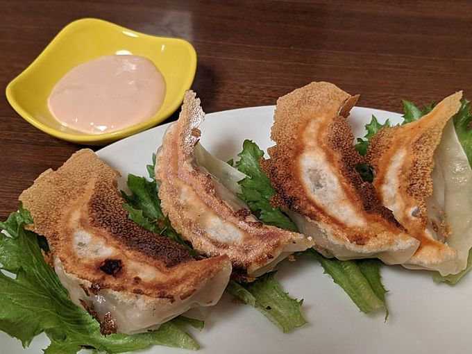 宇都宮・餃子通り(餃子ストリート)にある『豚嘻嘻(とんきっき) 本店』の「豚バラレタス巻き餃子」
