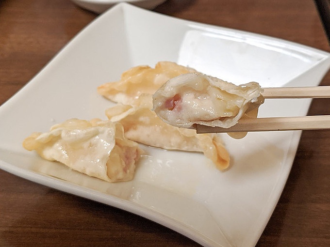 宇都宮・餃子通り(餃子ストリート)にある『豚嘻嘻(とんきっき) 本店』の「揚げチーズ餃子」