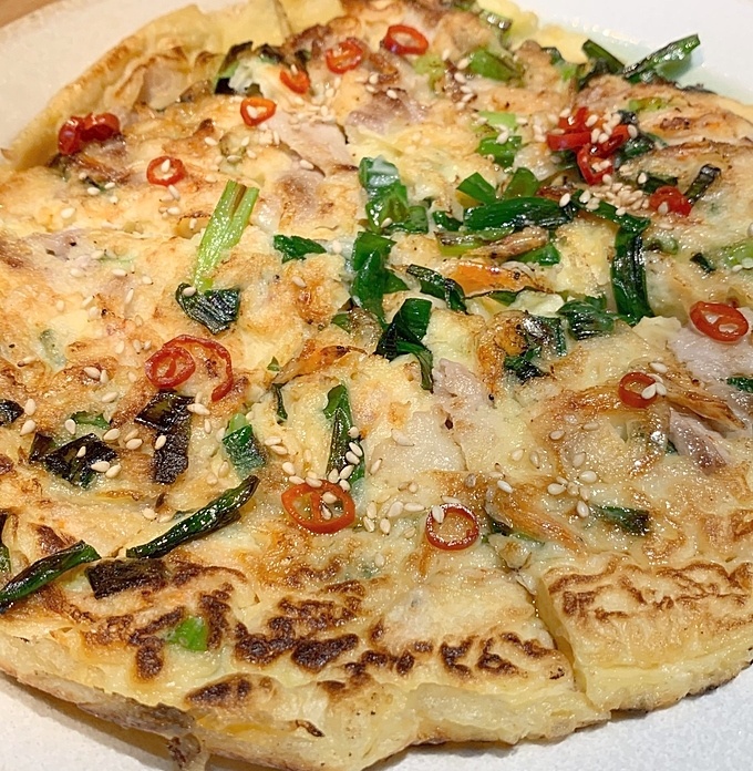 六本木の居酒屋『和飲。ほの字 六本木店』の「桜海老と分けぎのチヂミ」