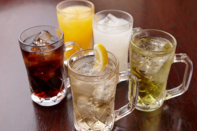 東京都板橋区・成増にある900円飲み放題の居酒屋『成増ダイナマイト酒場グレート』の乾杯写真